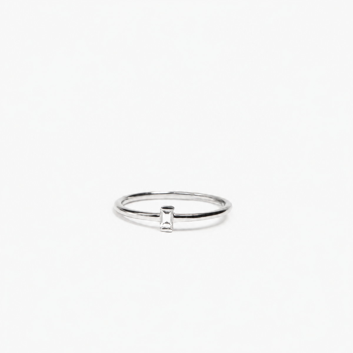 Anillo de Diamante Talla Baguette en Oro Blanco de 14K