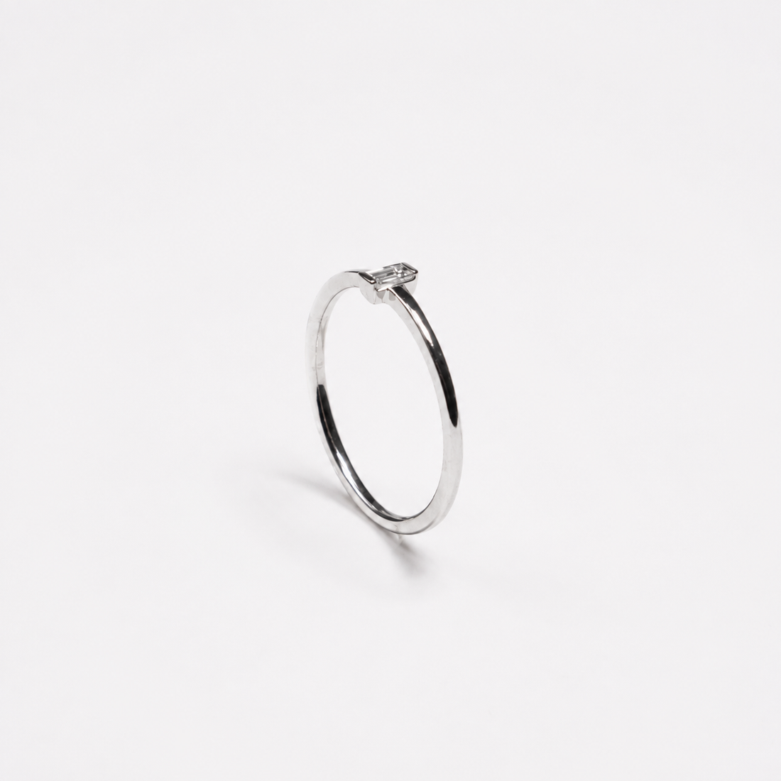 Anillo de Diamante Talla Baguette en Oro Blanco de 14K