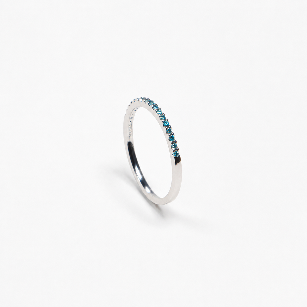 Anillo de Topacios Azules en Oro Blanco de 14K