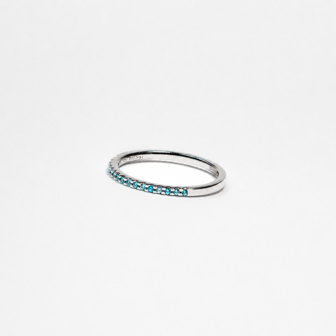 Anillo de Topacios Azules en Oro Blanco de 14K