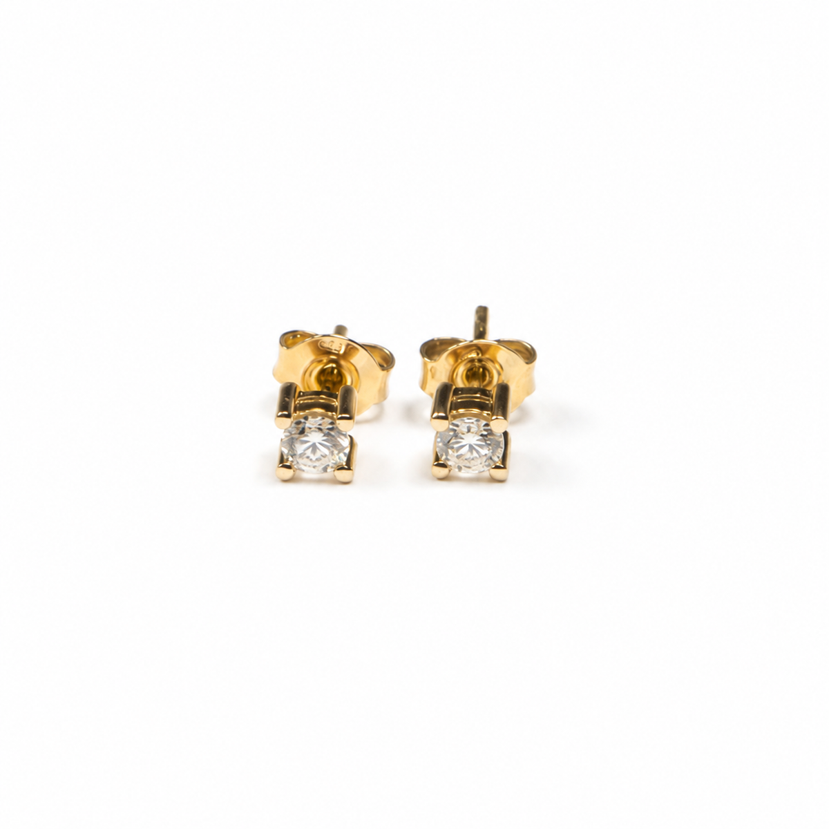 Aretes de Diamantes en Oro Amarillo de 14K