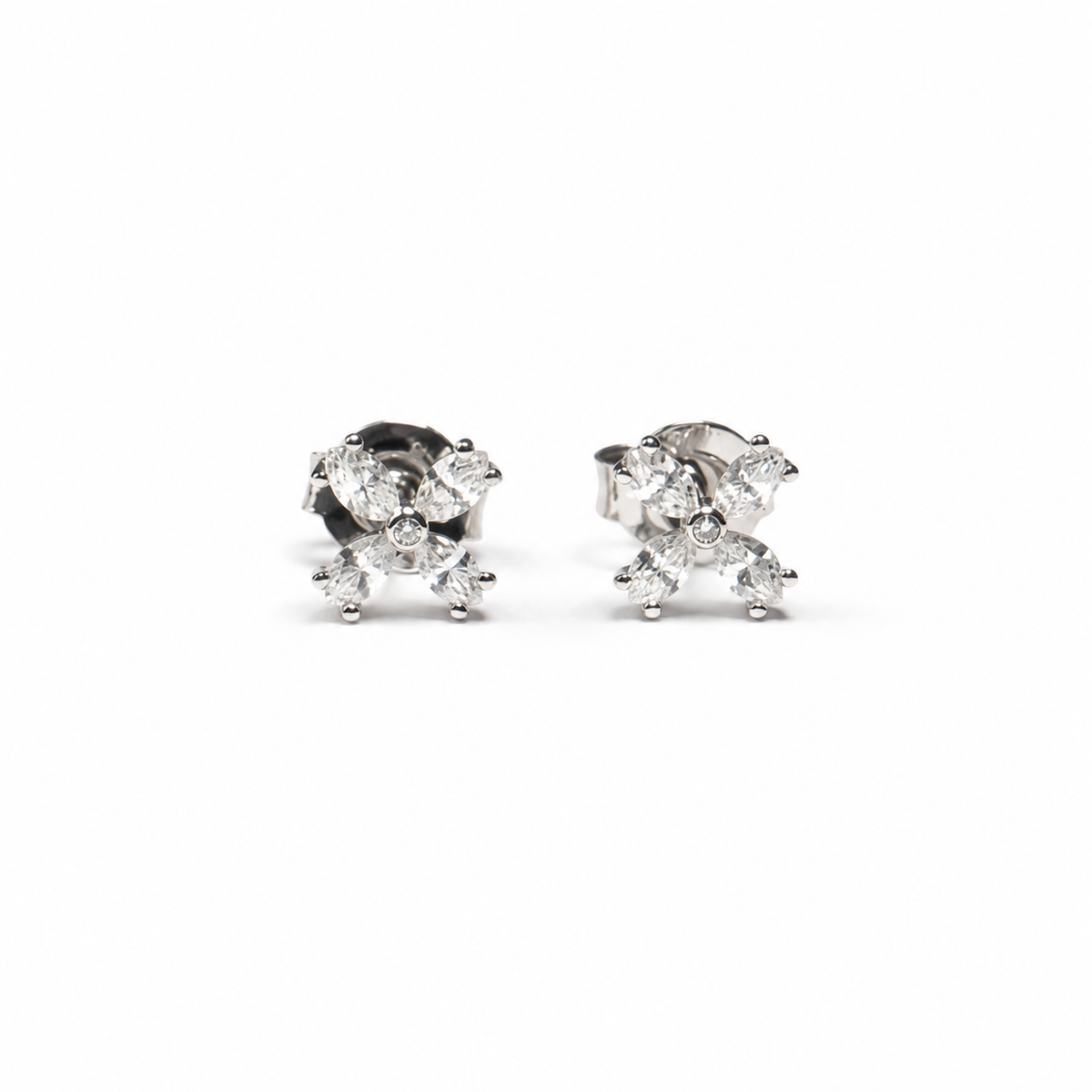 Aretes de Diamantes Talla Navette en Oro Blanco