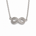 Collar con Dije de Diamantes en Oro Blanco de 14K, vista alternativa