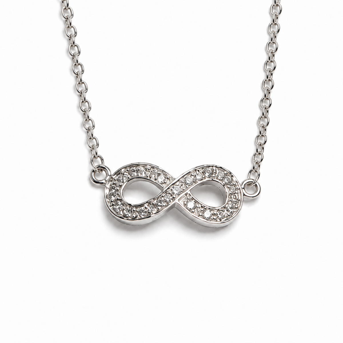 Collar con Dije de Diamantes en Oro Blanco de 14K, vista alternativa