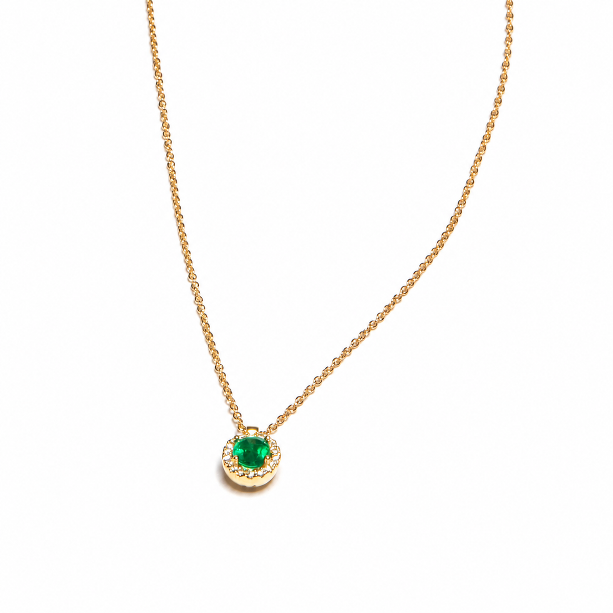 Collar con Dije de Esmeralda y Diamantes en Oro Amarillo de 14K