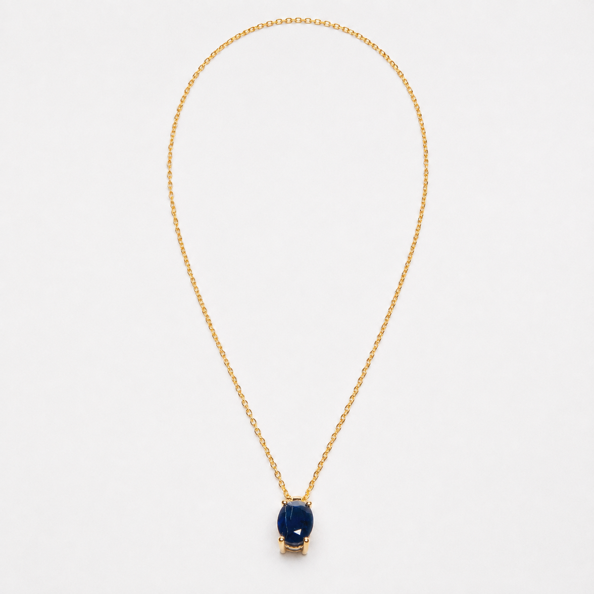 Collar con Dije de Zafiro en Oro Amarillo de 14K, vista alternativa